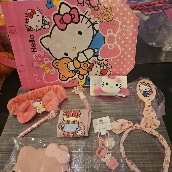 Hello Kitty Pink Accessory Gift Set with Tote, Headbands & Key Charm See 📸 - Picture 3 of 12